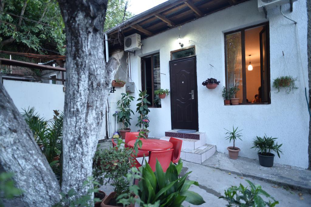 Guesthouse Gia Tbilisi Zewnętrze zdjęcie